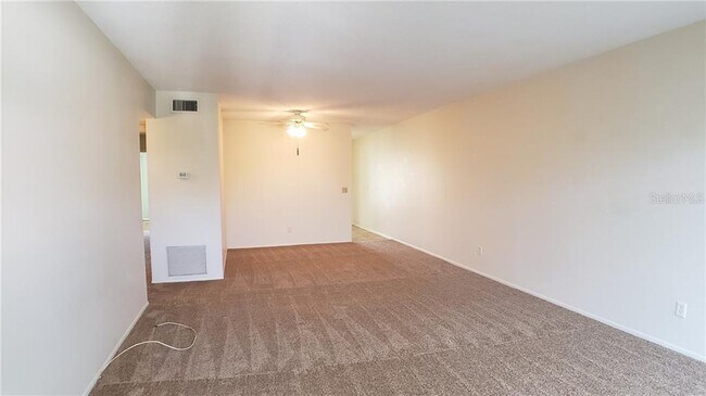 Building Photo - 2448 Columbia Dr