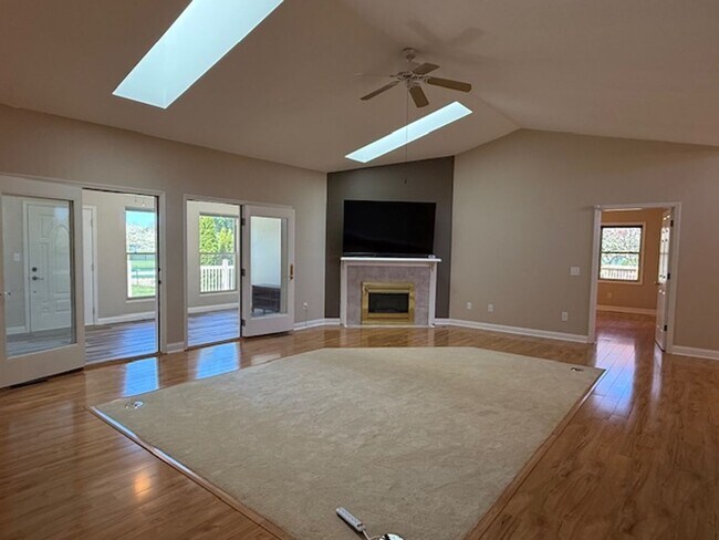 Foto del edificio - Maroa-Forsyth Ranch For Rent!