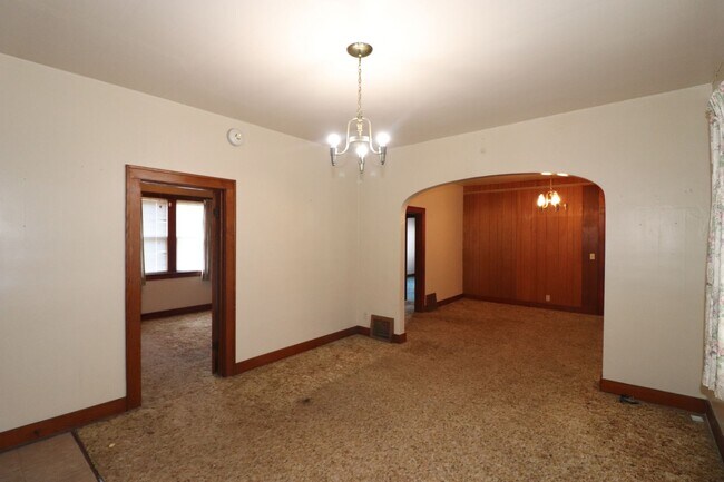 Building Photo - Spacious home for rent