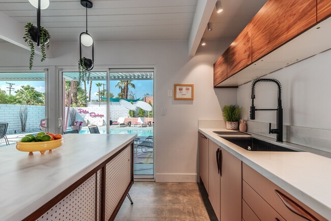Building Photo - Retro Chic Oasis Saltwater Pool, Spa & Mnt...