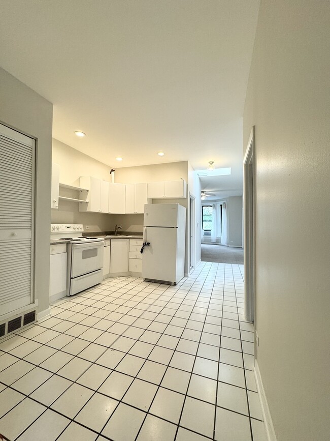 Building Photo - 750 S Oakley Blvd