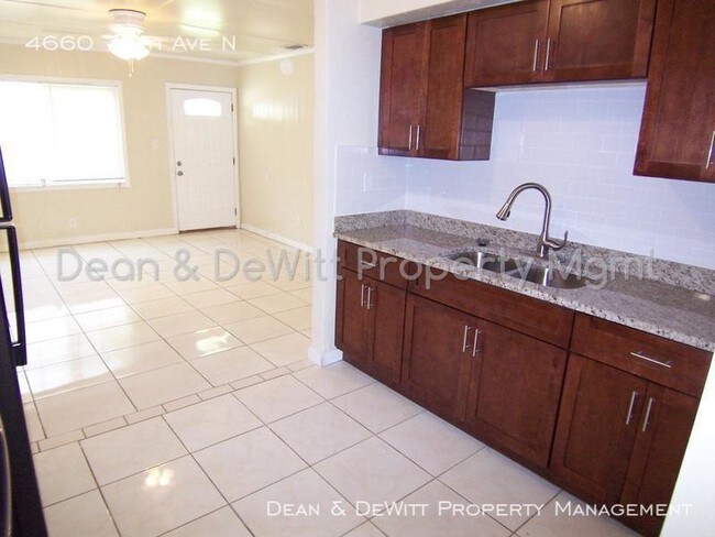 Building Photo - Nicely Renovated 2/1/1 w/Sunroom