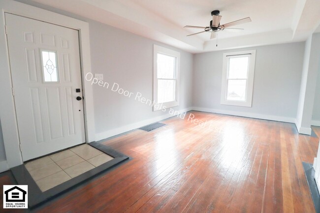 Building Photo - $200 off first months rent! 3 bedroom home...