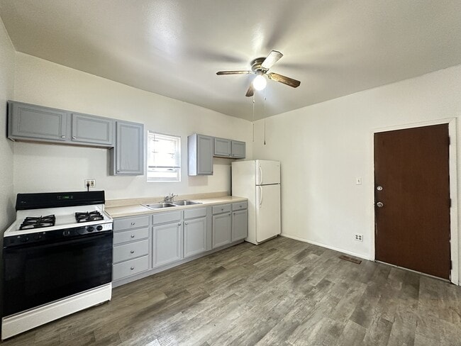 Building Photo - 1722 N Kimball Ave