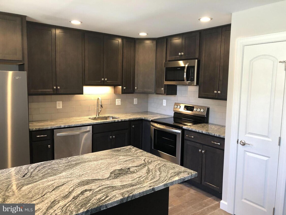 Foto principal - 8233 Township Dr