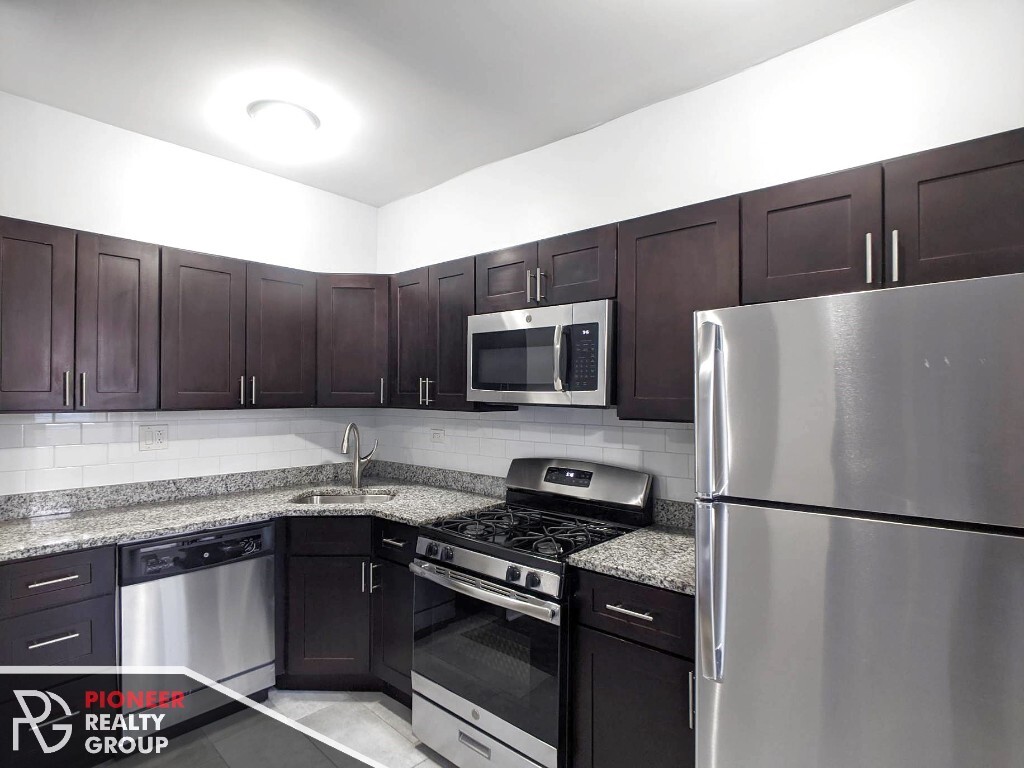 Foto principal - 1608 W Sherwin Ave
