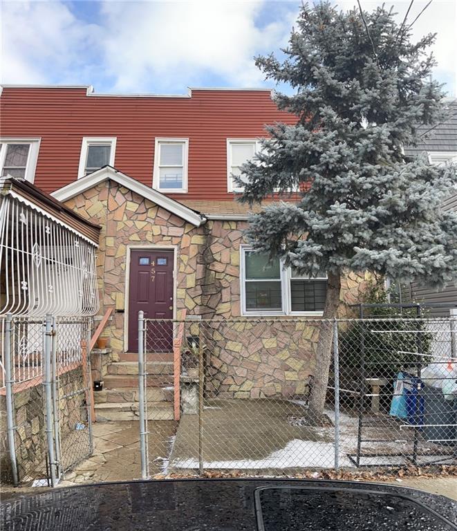 Primary Photo - 457 Milford St