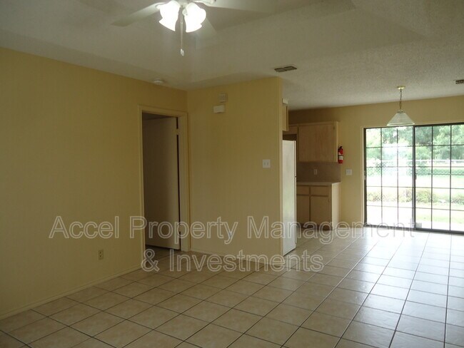 Building Photo - 1201 W Carmen Ave
