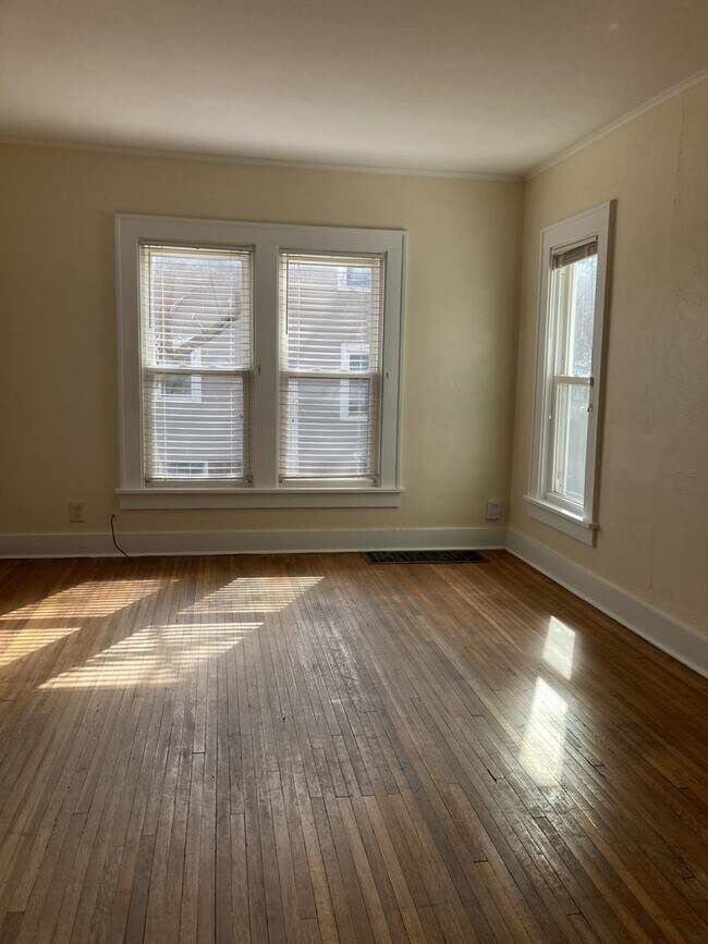 Foto del edificio - 825 Wilson Ave