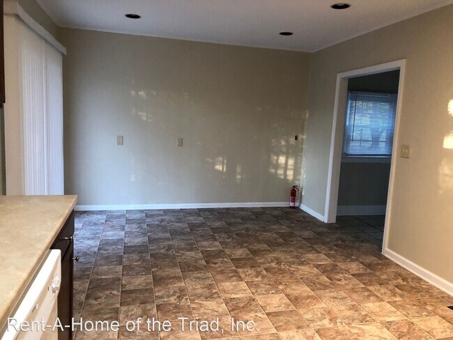 Building Photo - 3 br, 1 bath House - 2803 Holmes Rd