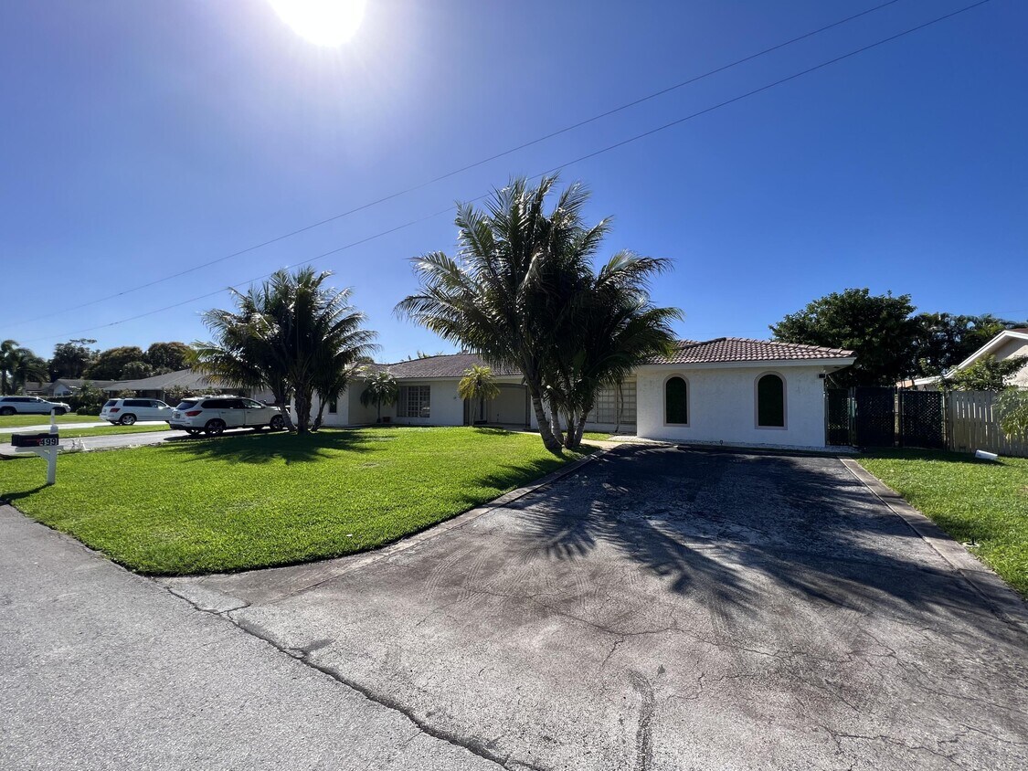 499 W Conference Dr, Boca Raton, FL 33486 Townhome Rentals in Boca