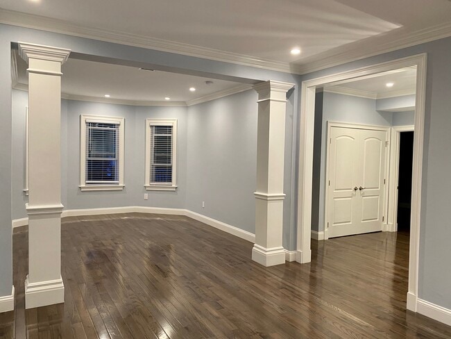 Building Photo - 10 Morrill St