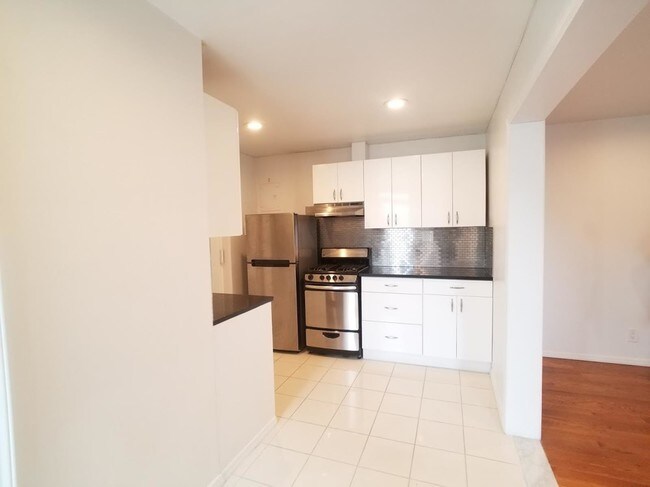 Building Photo - 548 Driggs Ave