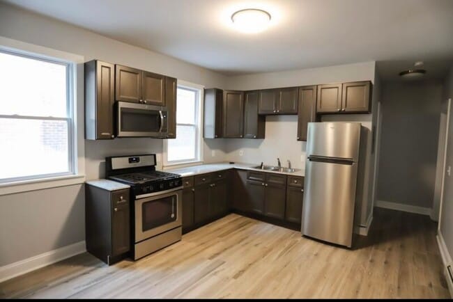 Building Photo - 149 Richmond Ave