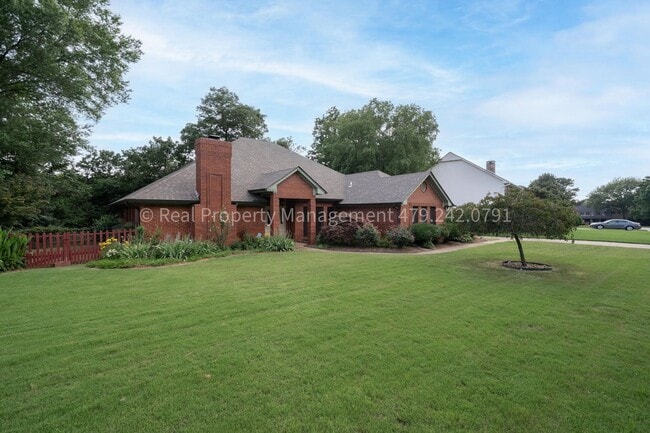 Building Photo - 2300 Brigadoon Dr