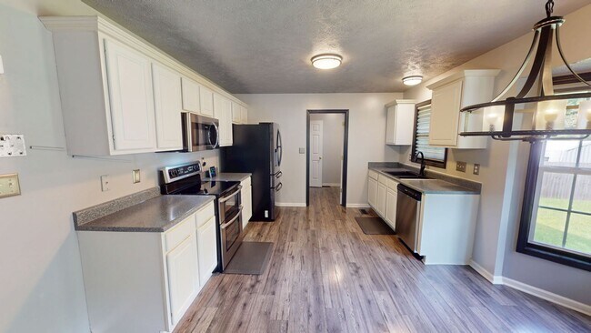 Foto del edificio - Updated Ranch w/ Bonus in Hope Mills!