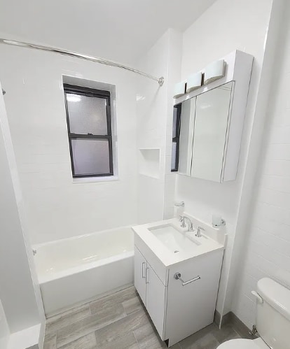 Building Photo - 140 W 55th St