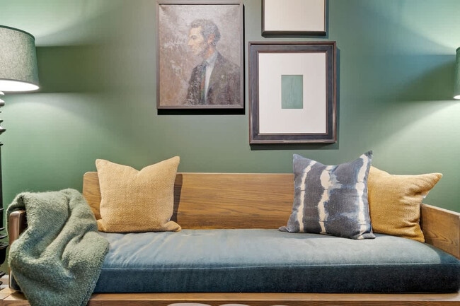 Foto del edificio - 4413 1/2 N Greenview Ave