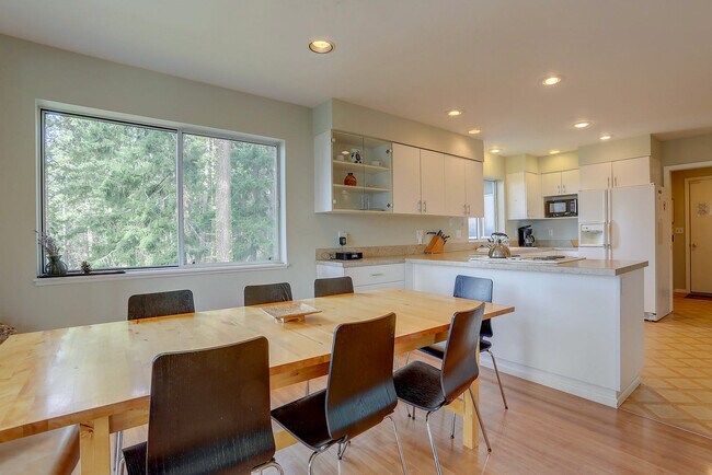 Foto del edificio - 3500 Fir Mountain Rd