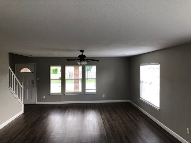 Living area - 2021 Bowie Ln