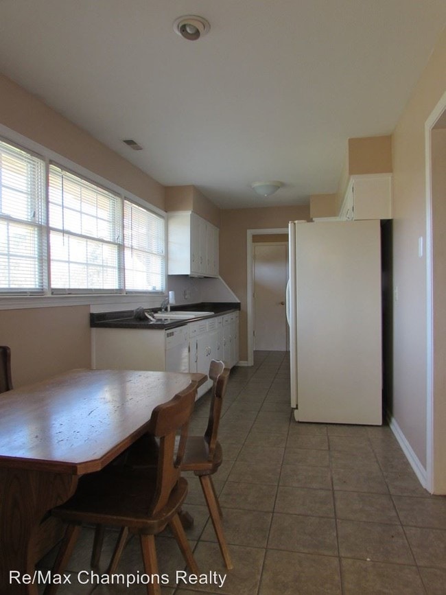 Building Photo - 3 br, 2 bath House - 4239 Greenridge Dr.