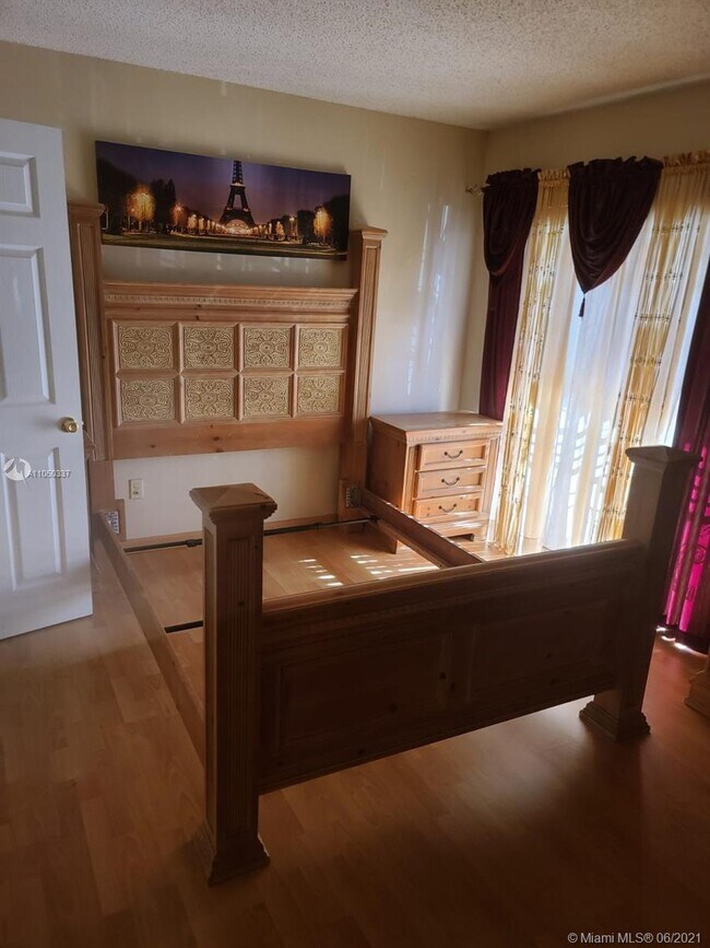 Foto del edificio - 5899 W 18th Ct