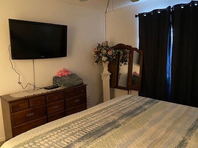 Foto del edificio - Winter and Summer 1BR WaterFront Vacation Condo Fully Furnished, UTILITIES INCLUDED Available 12/...