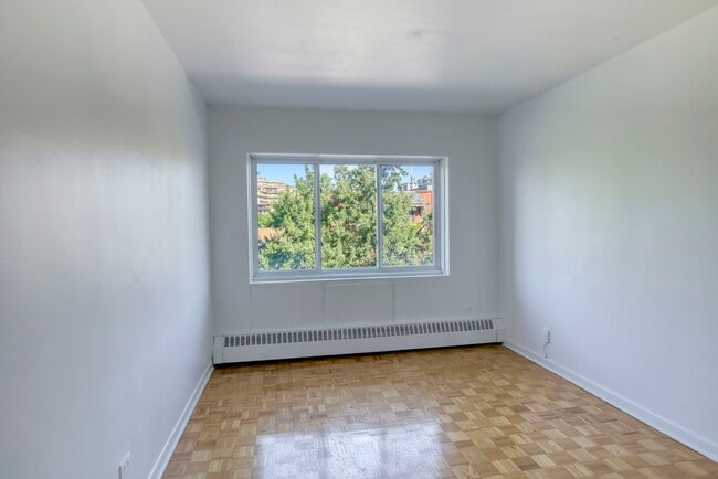 Photo du bâtiment - 2400 Av. Van Horne