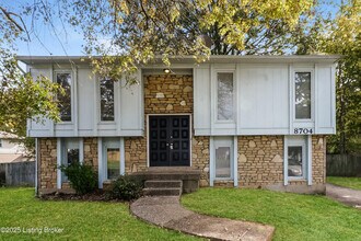 Building Photo - 8704 4 Oaks Ct