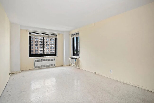 Building Photo - Perfect 1 Bedroom 1 Bathroom  Available