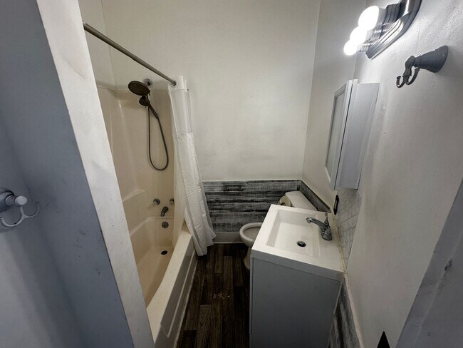 Building Photo - 305 N 16th st.