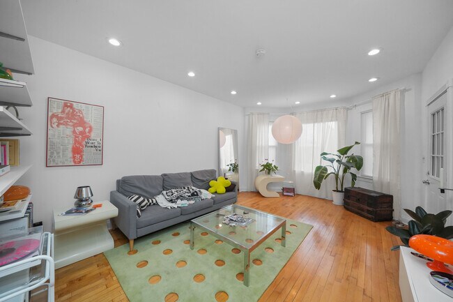 Foto del edificio - 2947 N Lawndale Ave