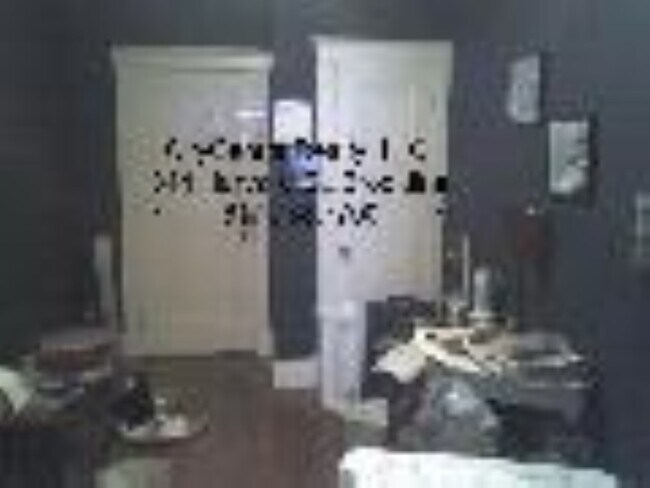Foto del edificio - 64 1/2 Day St