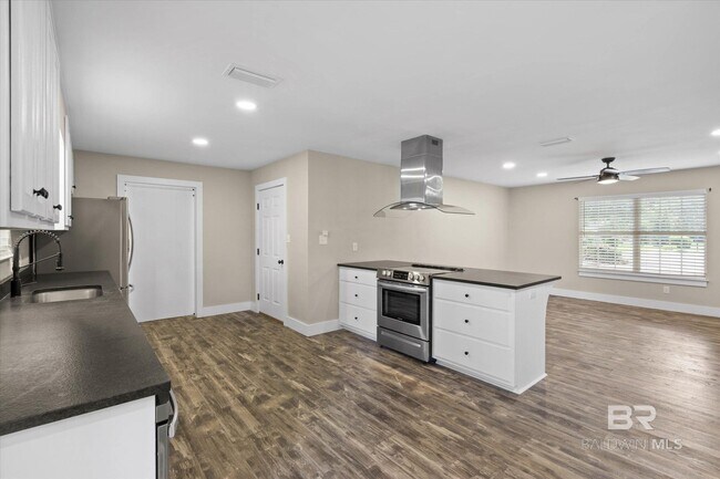 Building Photo - 10 Troyer Ct
