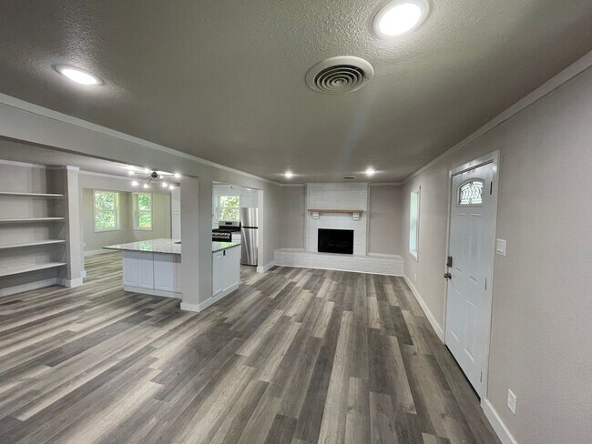 Building Photo - 328 Mill St