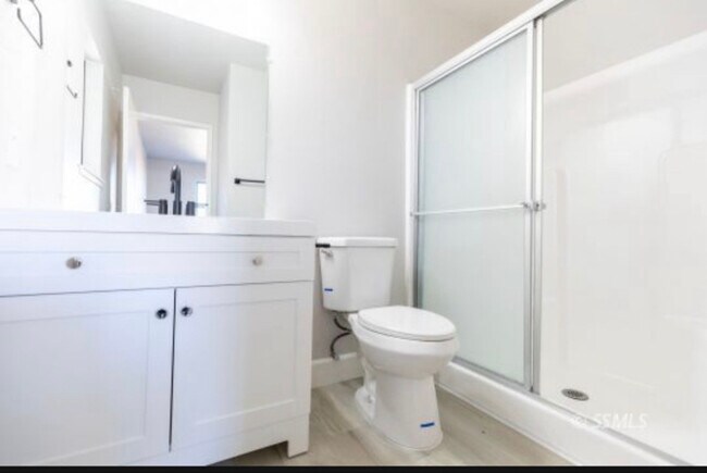 Foto del edificio - 608 E California Ave