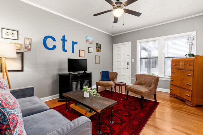 Foto del edificio - 203 W Magnolia Ave