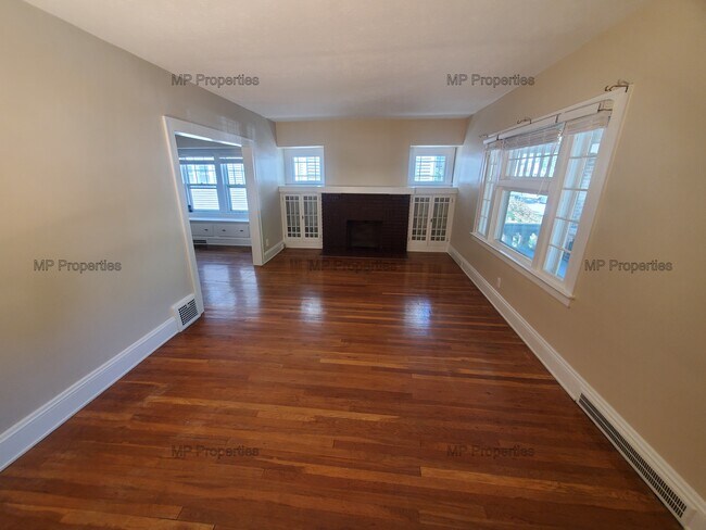 Foto del edificio - 1302 Hathaway Ave