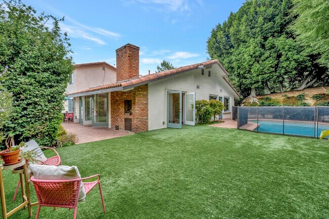 Foto del edificio - 15411 Briarwood Dr