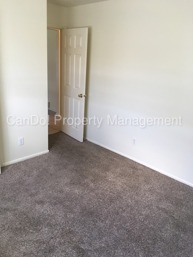 Building Photo - 3 Bedroom Apartment for Rent in Blackfoot