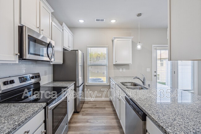 Building Photo - 7213 Somerford Rd