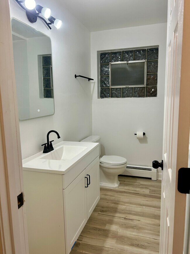 Bathroom - 4865 N Kilbourn Ave