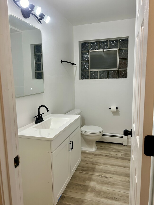 Bathroom - 4865 N Kilbourn Ave