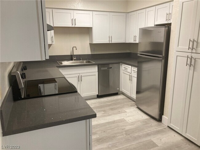 Building Photo - 3151 N Soaring Gulls Dr