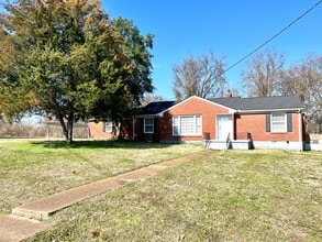 Building Photo - 226 Emery Dr