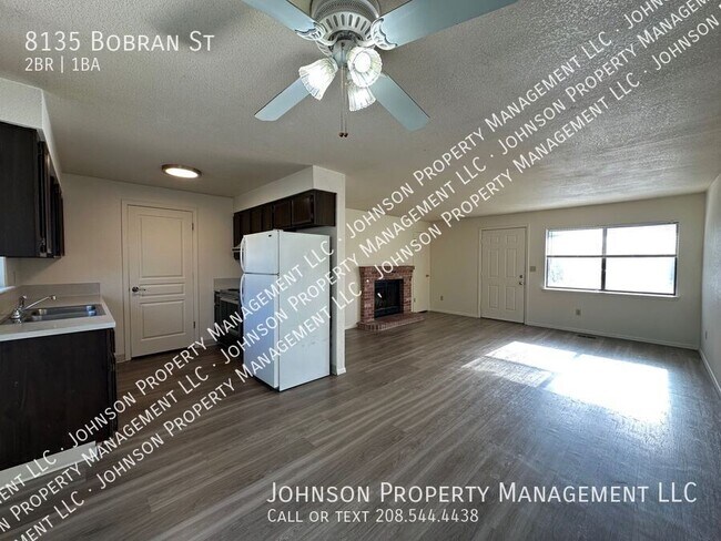 Foto del edificio - 8135 Bobran St