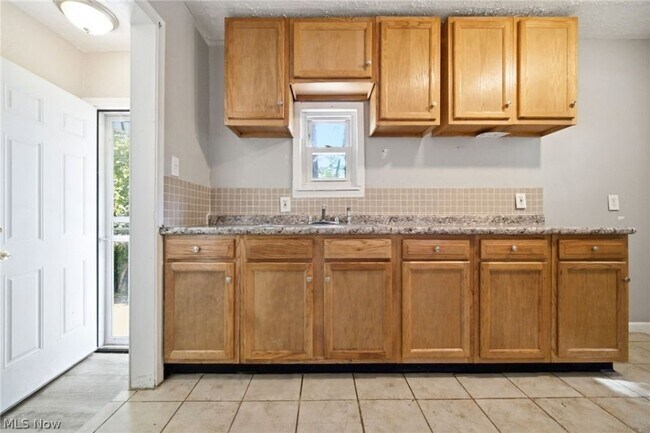 Foto del edificio - 4068 E 155th St