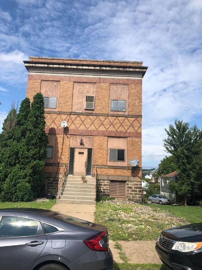 1 bedroom unit in clairton 50% off move in... - 1 bedroom unit in clairton 50% off move in... Apartment