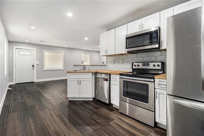 Foto del edificio - 814 Humphries St SW
