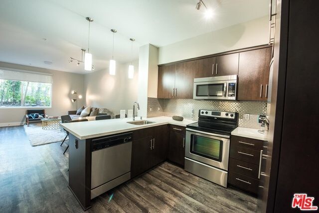 Foto del edificio - 1714 N McCadden Pl